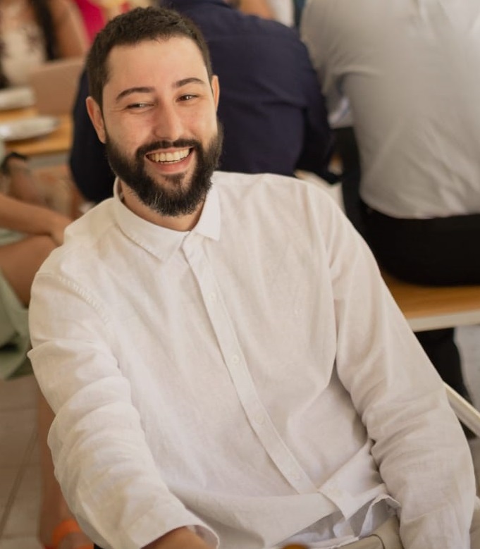 Henrique Ferreira sorrindo